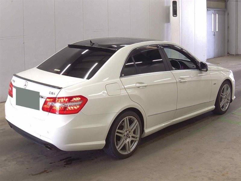 Mercedes-Benz E 250 (W212) 2010 года — это представитель четвертого поколения E-класса